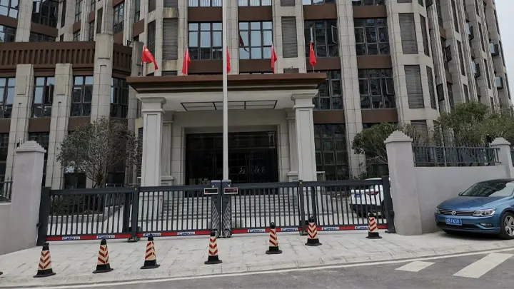 Retractable Electric Gate