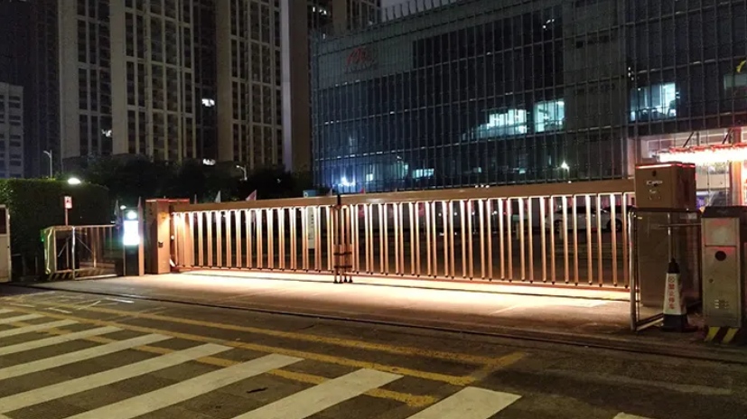 Residential-Vertical-Pivot-Gate